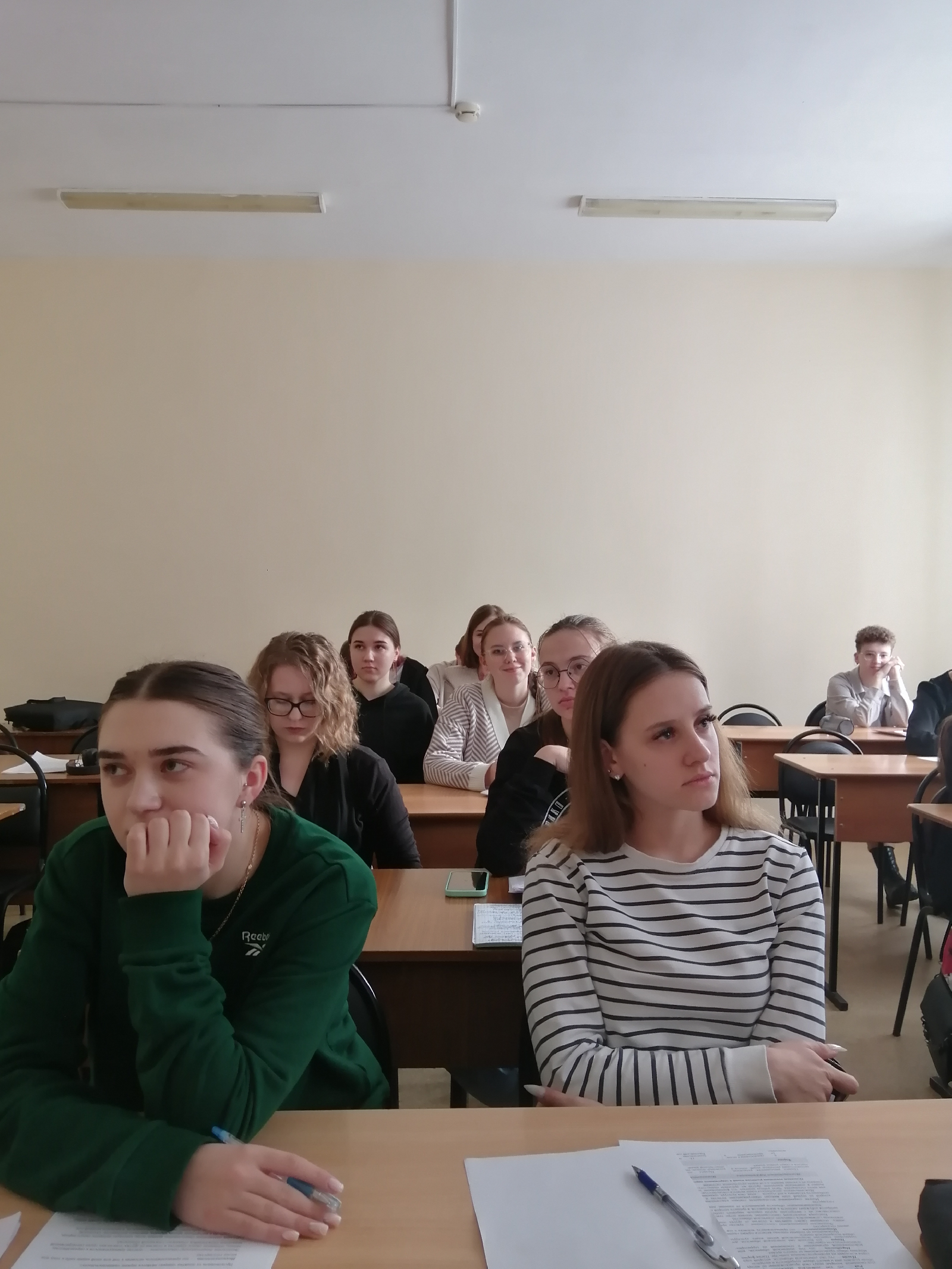 14 декабря доцент кафедры ВИиО Семина Наталья Викторовна провела круглый стол на тему: Профилактика кибербуллинга в молодёжной среде со студентами 3 курса профиля История. Обществознание